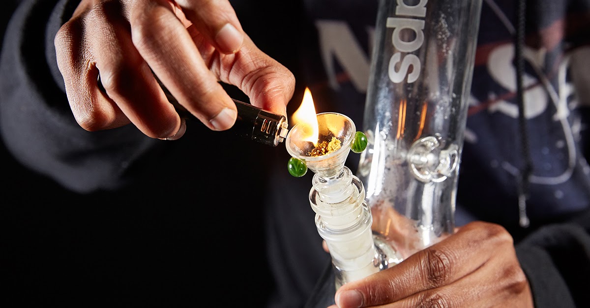 [Practical Guide] How Does a Bong Work and How to Use It?