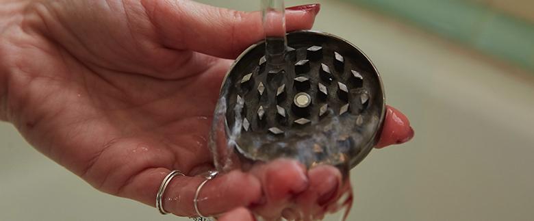 How to Clean a Weed Grinder: Step By Step Guide 