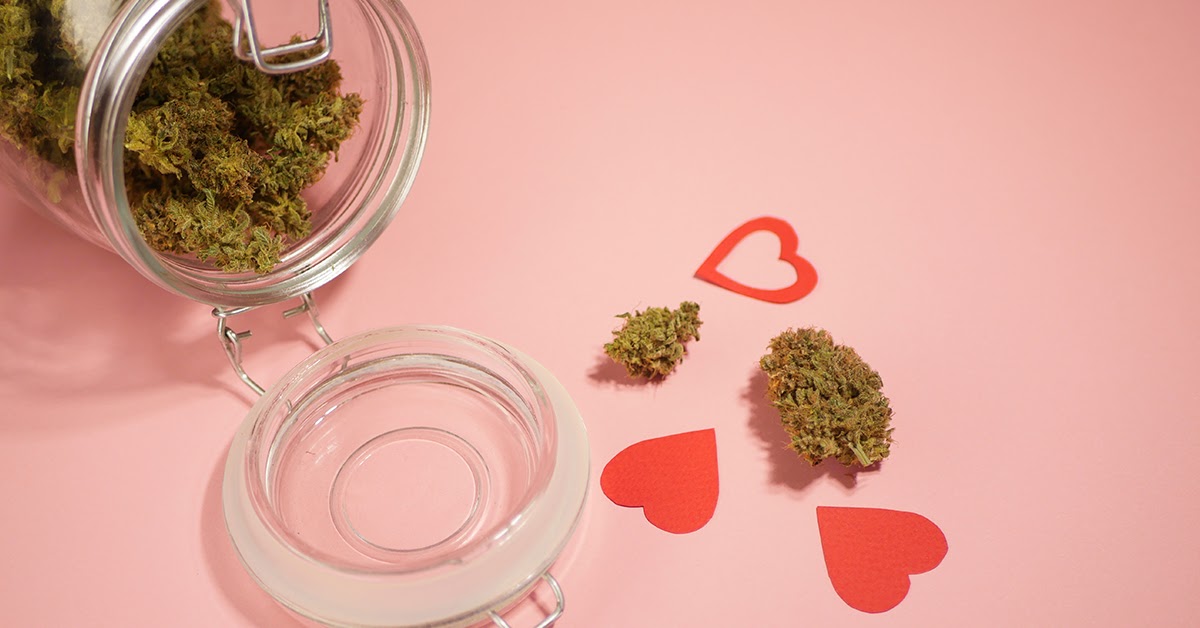 Stoner Gifts: 10 Valentine’s Day Gifts for Your Stoner Girlfriend/Boyfriend in 2026