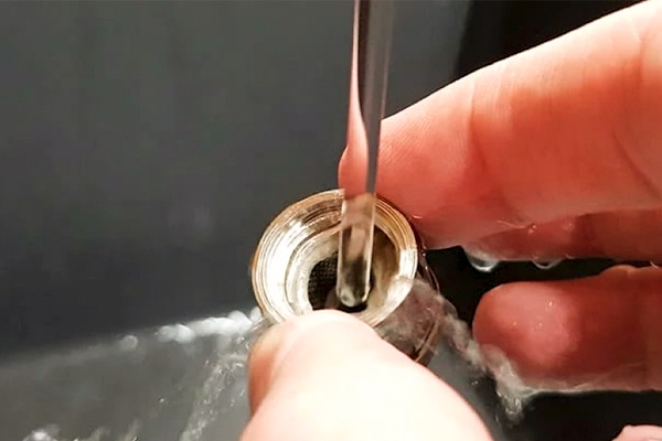 cleaning vape coils - rinse with water